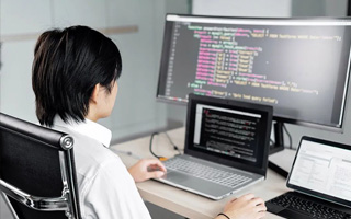 玉林 ,php声明和调用变量的符号是什么？